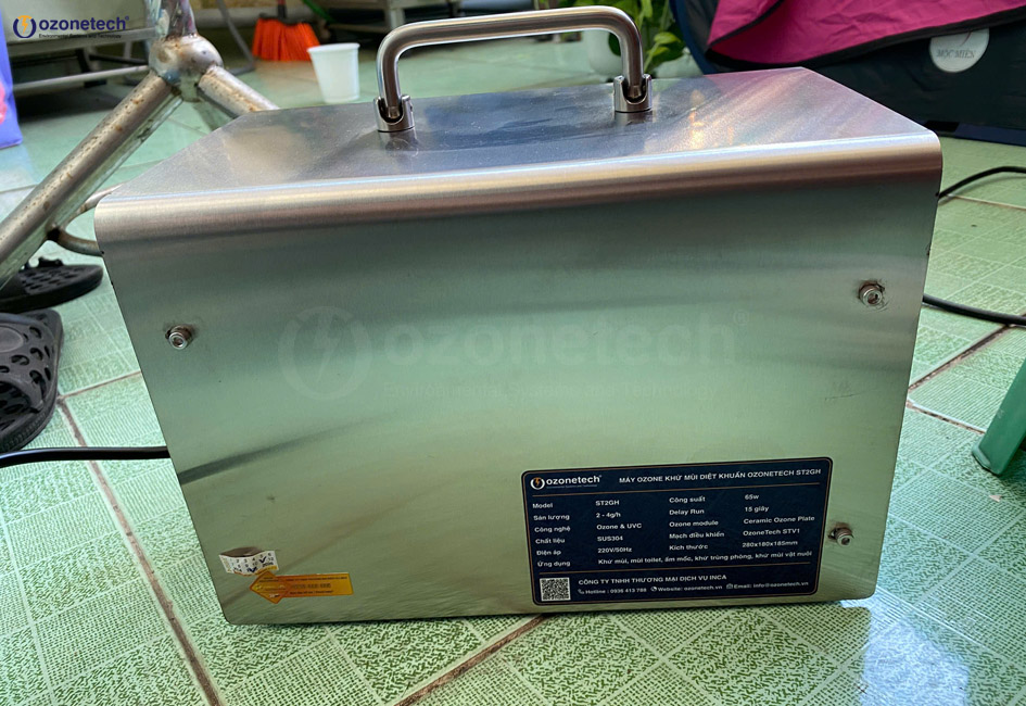 may-ozone-khu-mui-phong-gia-dinh