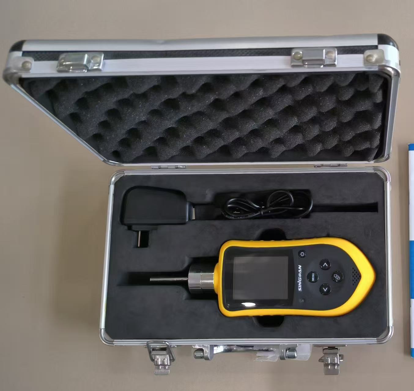 may-do-nong-do-ozone-cam-tay-SGA-600B-O3-MP